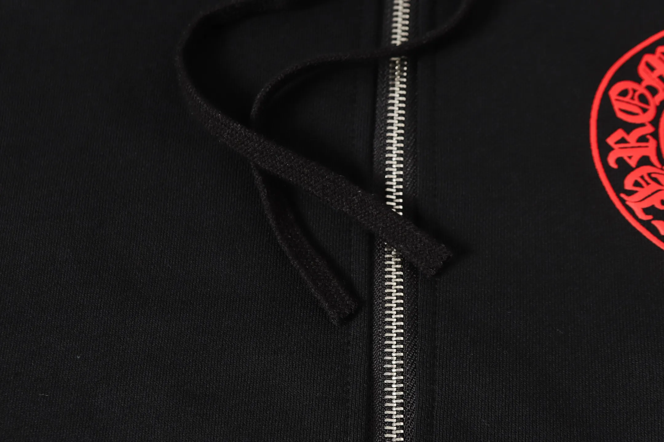 P250 K23 cross-border model, please do not place an order if you are pursuing quality - Chrome Hearts/Chrome Hearts 25ss foam horseshoe printed zipper sweatshirt cardigan jacket - High weight, high density and high quality, soft, delicate and skin-friendly wool, soft and silky to the touch, excellent warmth and skin-friendly properties - Custom-woven and custom-dyed, no color difference, no matter the fabric or workmanship details, beat the ordinary version on the market - Hardware zipper accessories are all customized, full of details -Colour: Black -Size: S M L XL